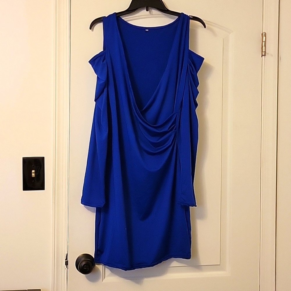 Blue v-neck long sleeve dress